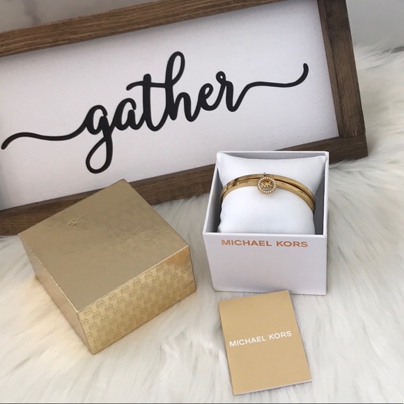 NEW ⭐️ Michael Kors Gold Logo Bracelet Set - Picture 2 of 5